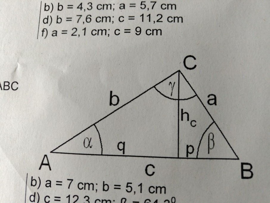 Alle fehlenden Größen eines Dreiecks berechnen. | Mathelounge